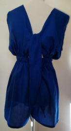 Korte zomerse mouwloze jumpsuit 'Bali blue'. Maat 36 t/m 40.