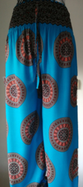 Broek Mandala, blauw/ rood tinten. Maat 44/46.