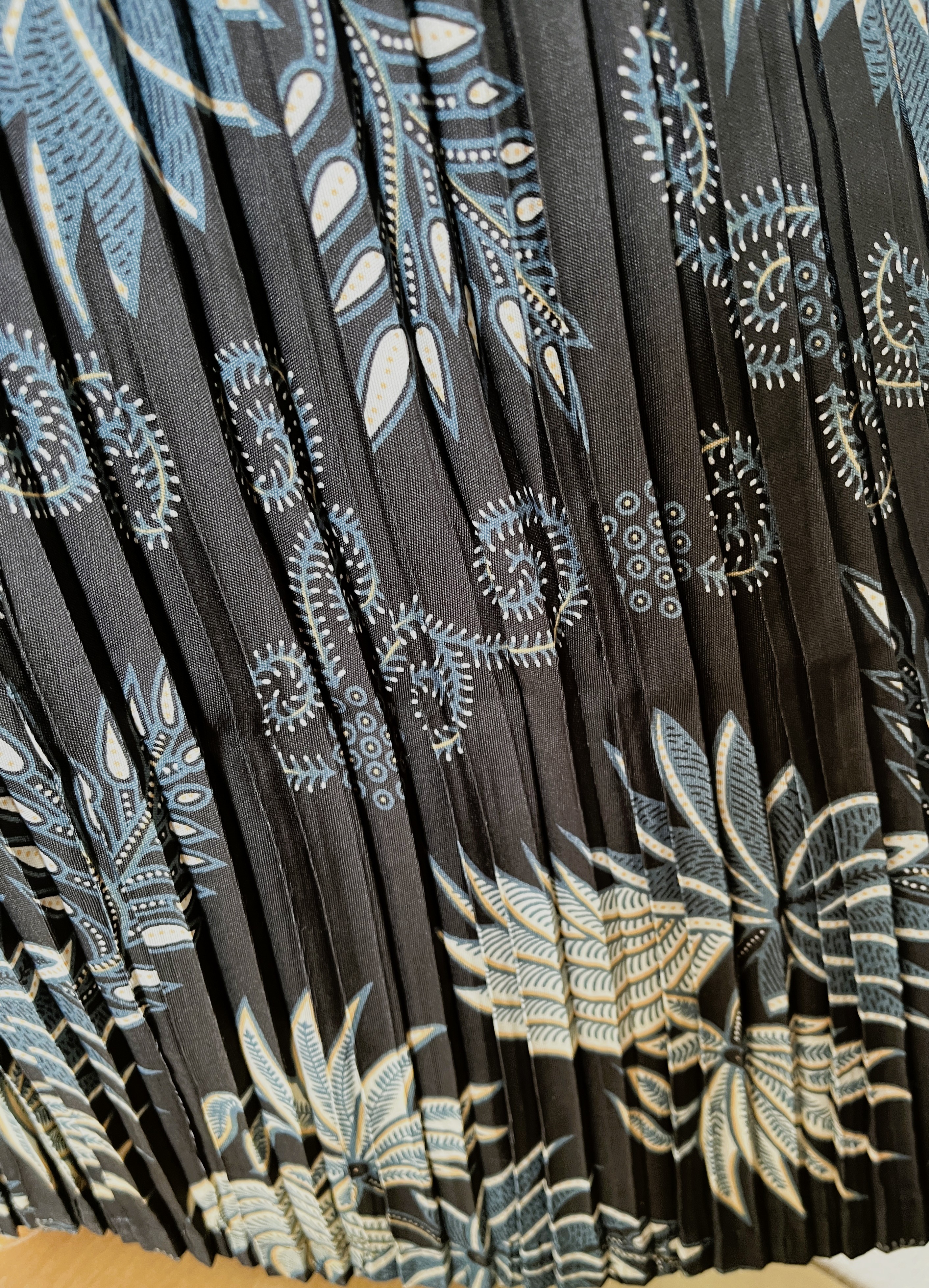Batik uit Java. Authentieke rok plissé. Maatbereik 38 t/m 42.