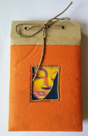 Boeddha notitieblok medium, van rijstepapier. 11x17 cm. Oranje.