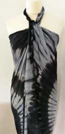 Sarong Tie Dye. 115x150 cm 100% Rayon (kunstzijde) wasbaar op 30 graden. Met sarongknoop.