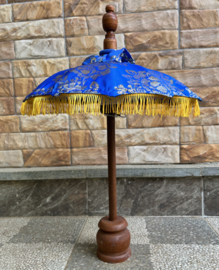 Bali parasol 60 cm hemelsblauw.  Diameter 47 cm. Op houten voet van palisander.
