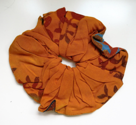 Schitterende batik wokkel/scrunchie. Voor paardenstaart, vlecht of knot. Met dubbelzijdige batik print.