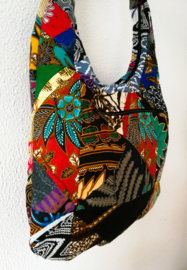 Schoudertas 38 x 29 cm. Hoofdvak en zijvak met rits. Gevoerd.