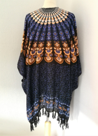 Sarong vest pauw, zwart/nachtblauw/oranje. Symbool van onsterfelijkheid. 100% rayon, met sarong knoop.