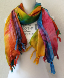 Sarong tie dye 'Tujuh'.