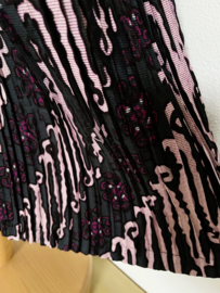 Batik uit Java. Authentieke rok plissé. Maatbereik 36 t/m 40.