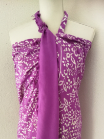 Batik sarong 'Purple Dream'. 120x160 cm met sarongknoop. Wasbaar op 30 graden. 100 % rayon.
