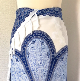 Sarong Mandala blauw tinten/wit.