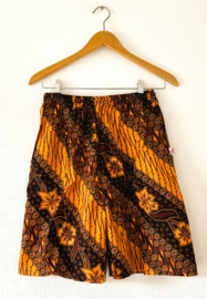 Batik herenshort. Maat 44/46.