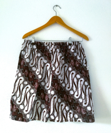 Short van authentieke Javaanse batik. Maat heren 46/48. Dames 38.