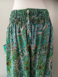 Broek Paisley dream satu groen tinten. Maat 44/56.