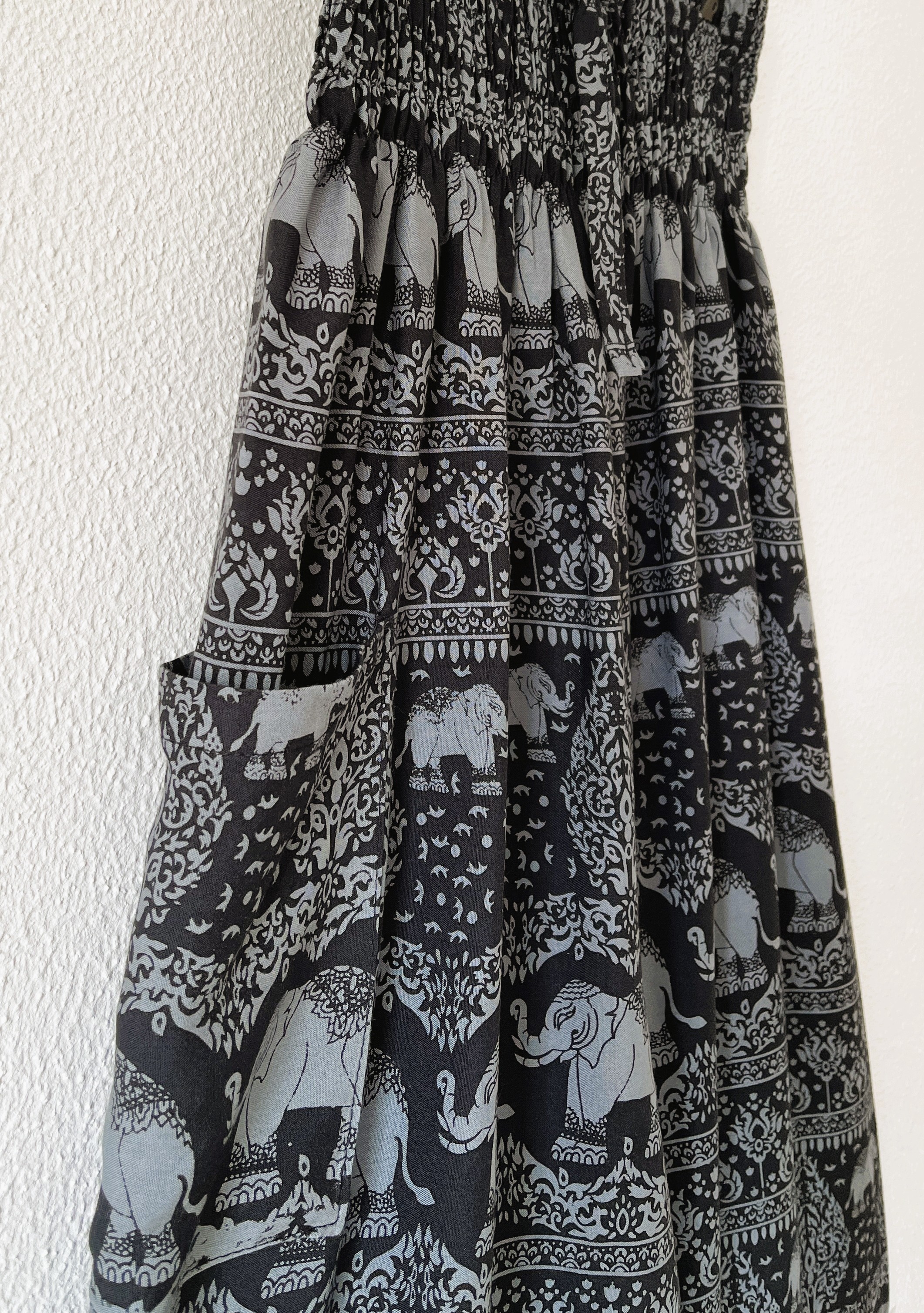 Bohemian broek olifant. Zwart-antraciet. Lange benen model.  Maat 42/44.