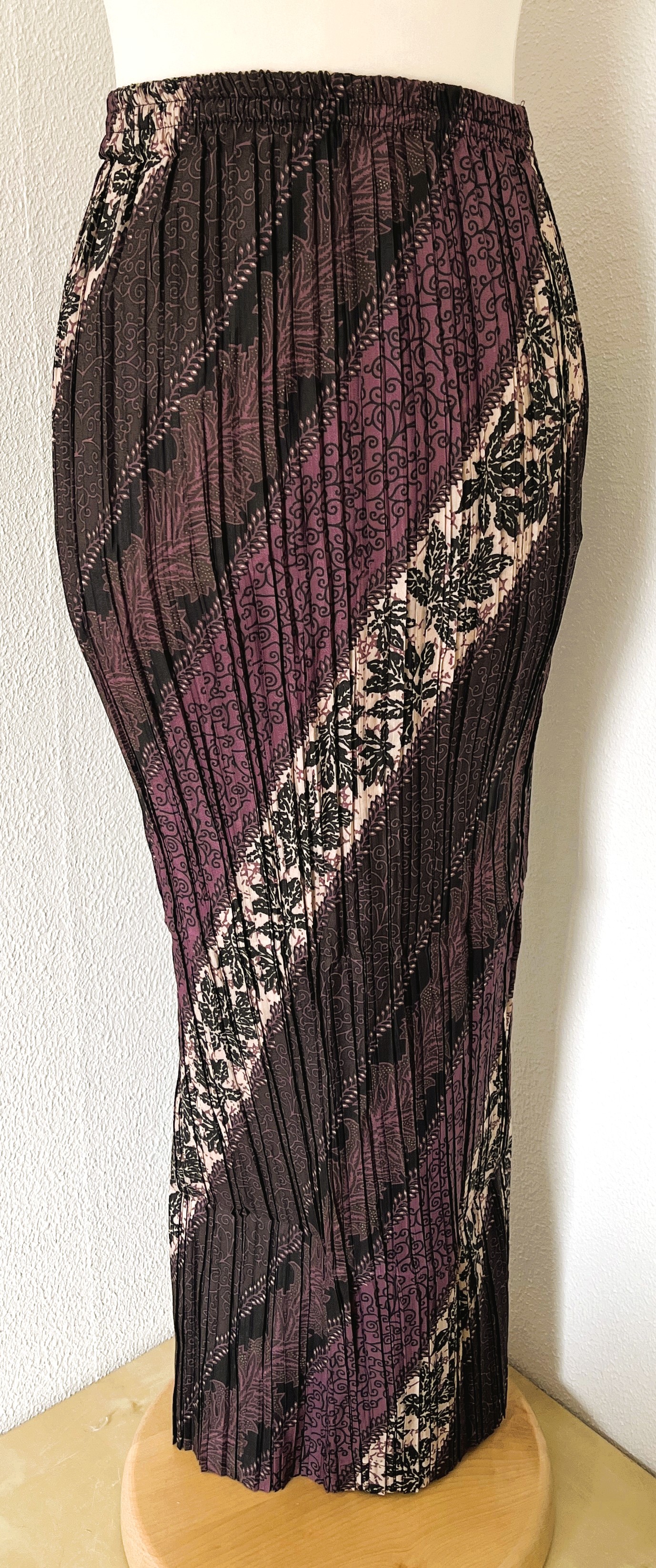 Batik uit Java. Authentieke rok plissé. Maatbereik 38 t/m 42.