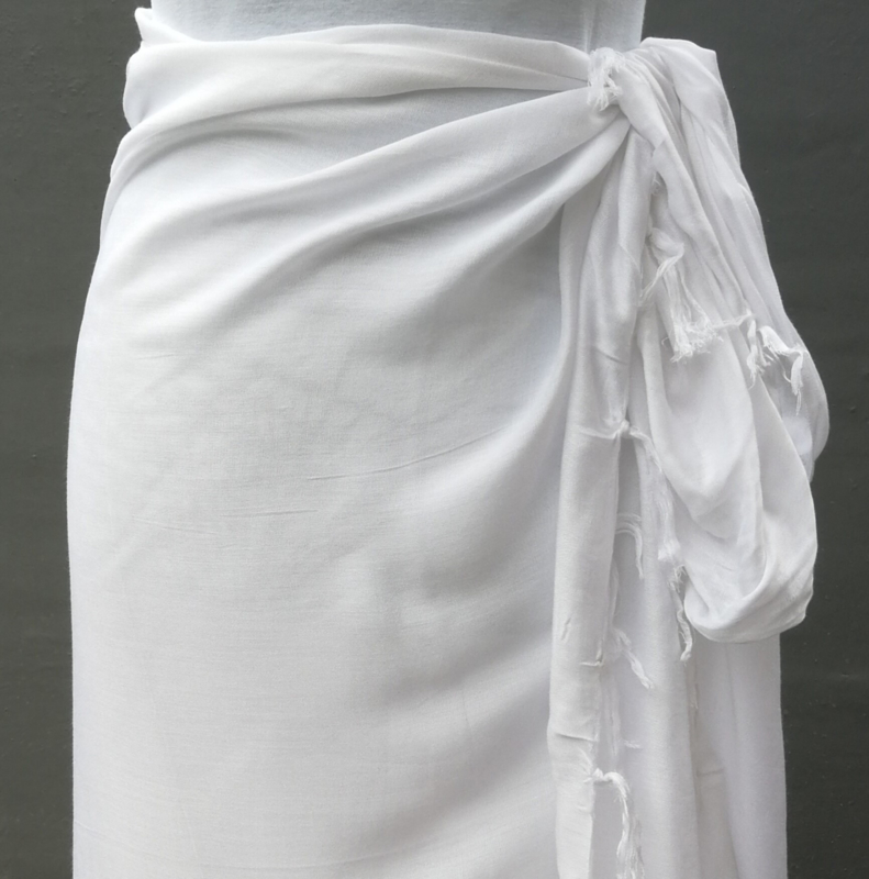 Veroveren Rechtzetten Spookachtig Sarong wit. 115x150 cm 100% Rayon (kunstzijde) wasbaar op 30 graden. Met  sarongknoop. | Koopjes | Mooi uit Bali