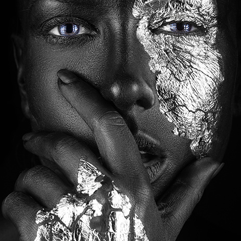 AluArt - Dark-skinned Girl with silver foil
