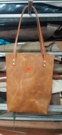 LIAM'S boodschappentas middelgroot  - kleur  COGNAC - leren boodschappentas zonder rits - shopper van leer