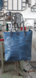 LIAM'S shopper groot model - kleur BLAUW - blauwe shopper - shopper van leer -leren shopper -leren boodschappentas-handgemaakt in nederland