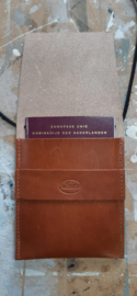 LIAM'S -halstasje voor paspoort - kleur COGNAC - paspoorttasje van leer