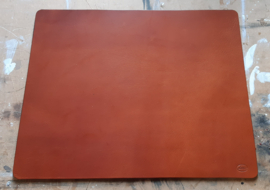 LIAM'S Tuiglederen bureaulegger 48 cm. x 40 cm - Tiny House - kleur COGNAC handgemaakte lederwaren