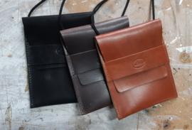 LIAM'S - Brusttasche für Reisepass - DARK BROWN - Reisepasstasche aus Leder