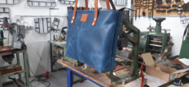 LIAM'S Shopper niedriges Modell - Farbe BLAU - Ledershopper - Ledereinkaufstasche-blauer Shopper