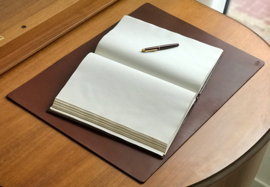 LIAM'S Sattelleder Schreibtischunterlage 65 cm. x 45cm. - Farbe COGNAC - handgefertigte Lederwaren