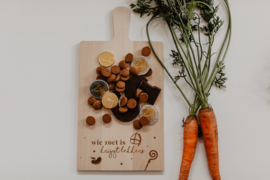 Houten borrelplank | Wie zoet is krijgt lekkers