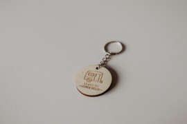 Sleutelhanger gepersonaliseerd met caravan en eigen tekst