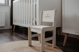 Houten kinderstoeltje met naam | hartje