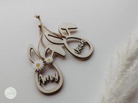 Houten paashanger | paashaas met bloemen