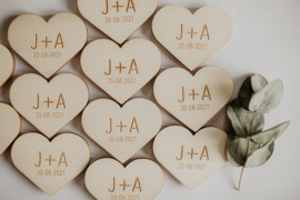 Houten hartjes corsage | gepersonaliseerd