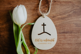 Houten paashanger | Het is volbracht