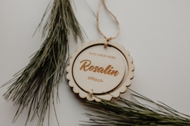 Houten kerstbal 'Mijn eerste kerst' - Unieke bloemenrand