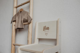 Houten kinderstoeltje met naam | hartje
