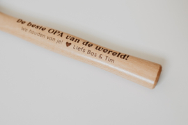 Houten hamer met gravering – ideaal voor papa of opa!