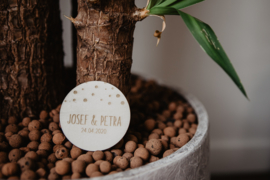 Houten ronde corsage stippen | gepersonaliseerd