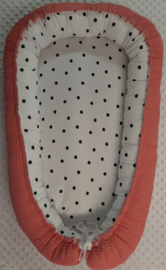 Babynestje (koraalrose/wit met zwarte dots)