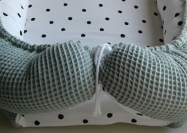 Babynestje (oud groen/wit met zwarte dots)