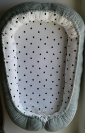 Babynestje (oud groen/wit met zwarte dots)