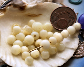set/40 Beads: Glass Catseye - Round - 5-6 mm - Off White