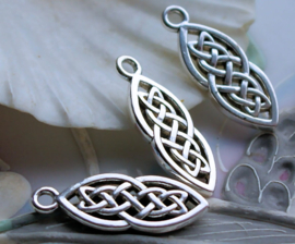 set/2 charms: TRIQUETRA Wicca Celtic Goddess - 26x10 mm - 3 metal tones