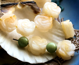 1 Beautiful ROSE shaped bead: natural Yellow Jade - 14 mm