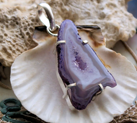 Mooie Hanger: Lila-Paarse Agaat Geode Druzy - Verzilverd - 57 mm