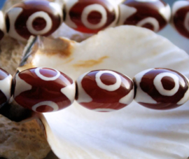 1 beautiful Tibetan DZI Prayerbead: Eye Bead - Agate - 16 mm - Burgundy Red/White