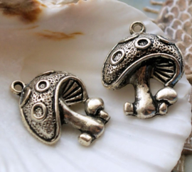 1 Charm: Toadstool Mushroom - 22x19 mm - Antique Silver tone