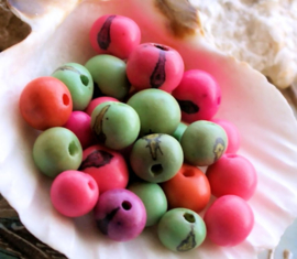 set/25 Beads: Amazone Acai Cerebro Seeds - approx 7-9 mm - Pink Violet Green