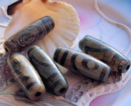 1 Large Tibetan DZI Prayer Bead: Eye Bead - Agate - 40 mm