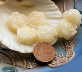 1 Beautiful ROSE shaped bead: natural Yellow Jade - 14 mm