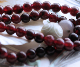 set/6 beads: Red Garnet - Round - 6,3 mm - Burgundy Red